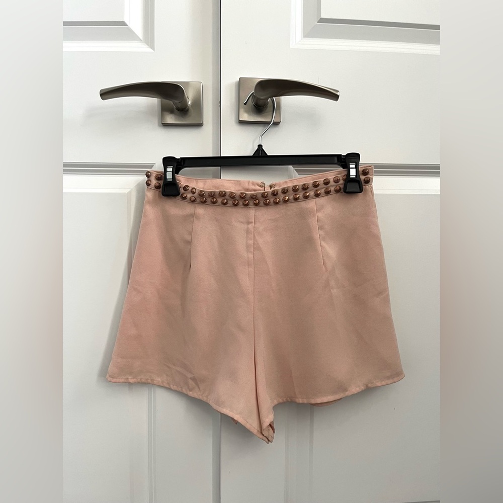 Forever 21 Y2K Women’s Studded Summer Shorts
(Light Pink, Pinkish Beige)